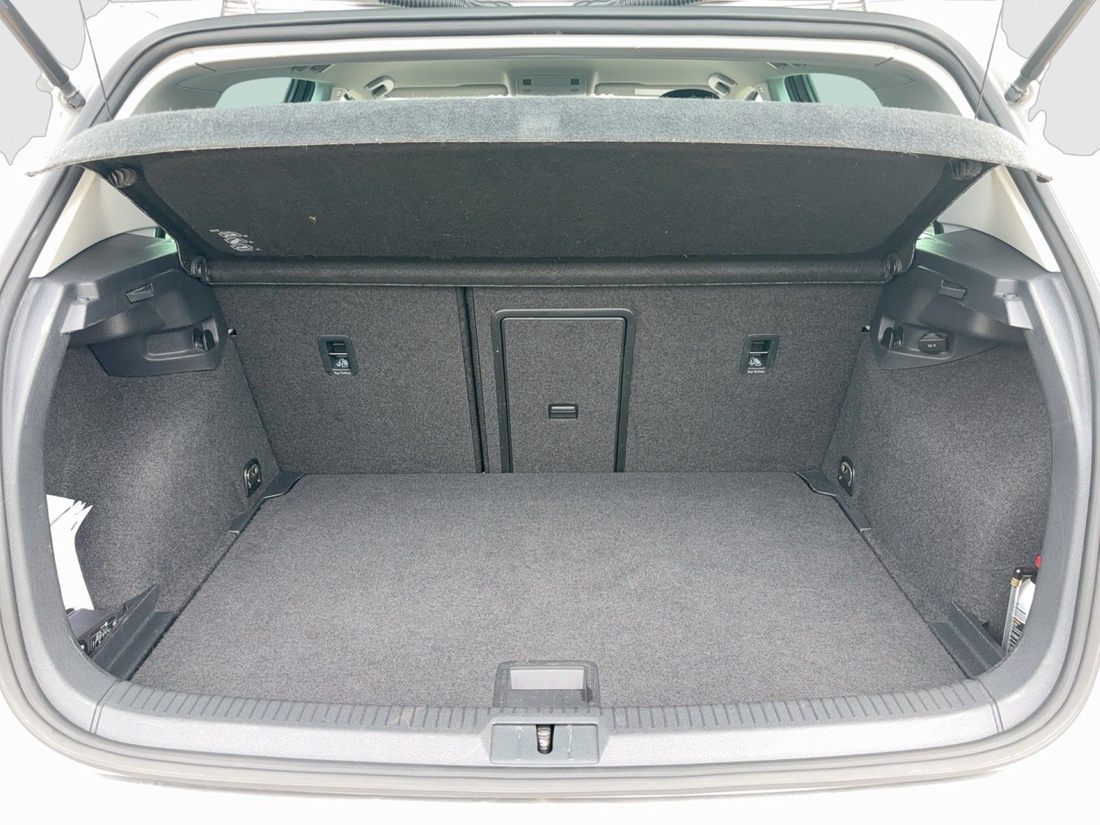 Fahrzeugabbildung Volkswagen Golf VII Lim. TSI Sound LED ACC PDC APP-Connect