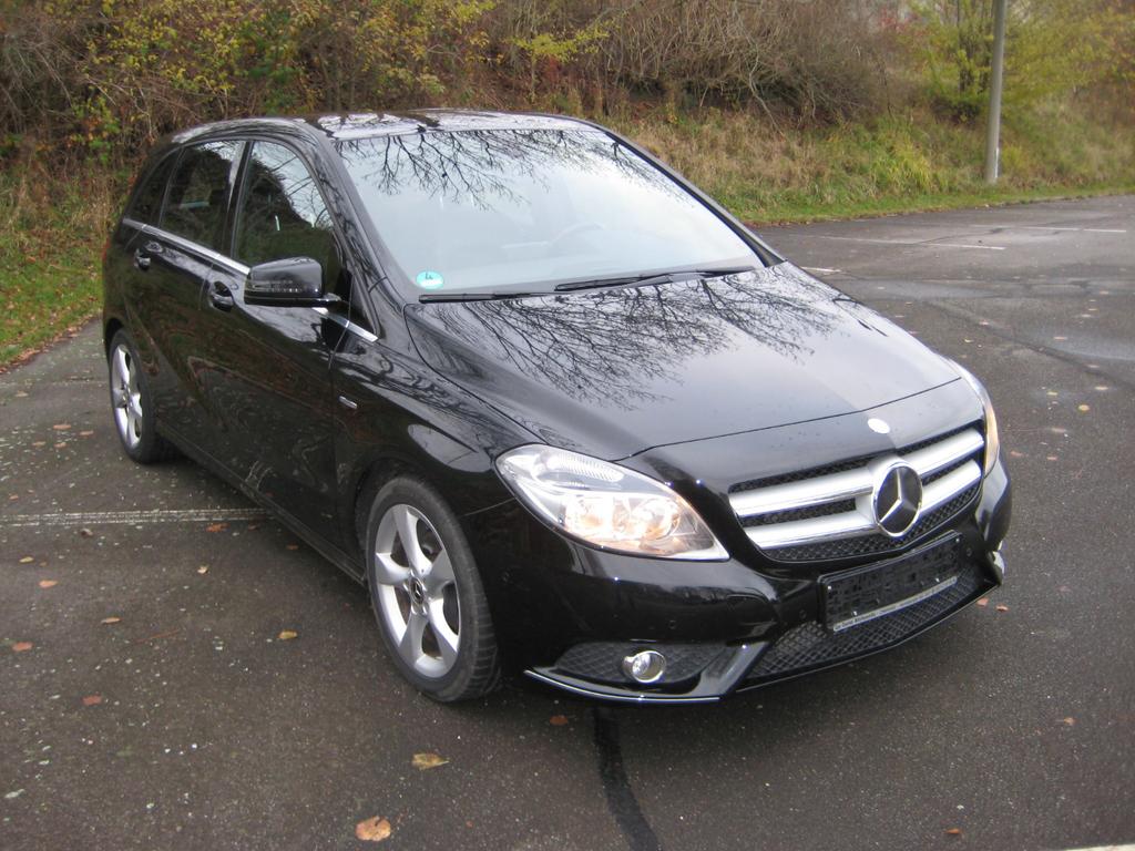 Mercedes-Benz B 180