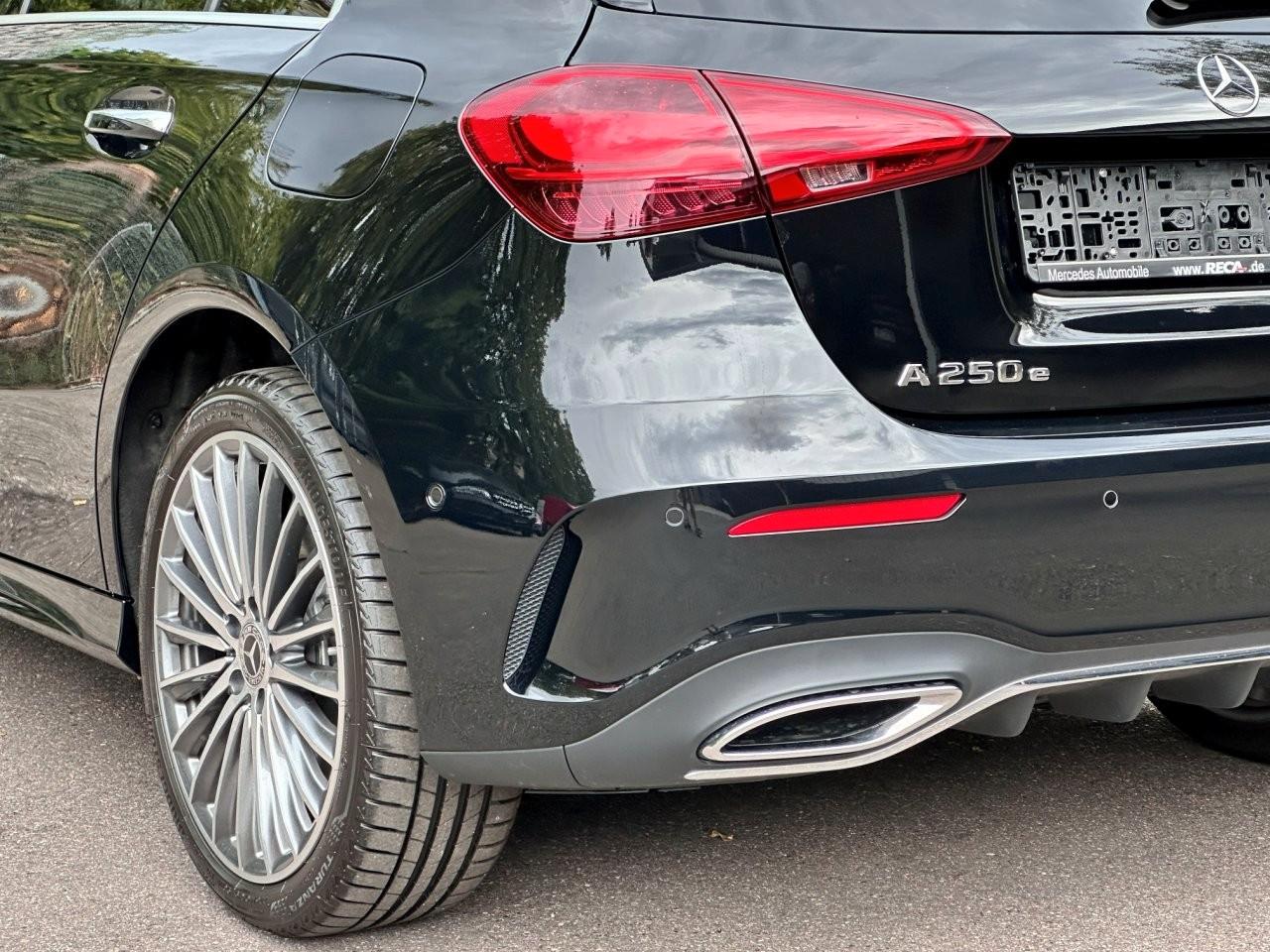 Mercedes-Benz A 250 e AMG Pano -Kamera -Ambiente -LED -Keyless