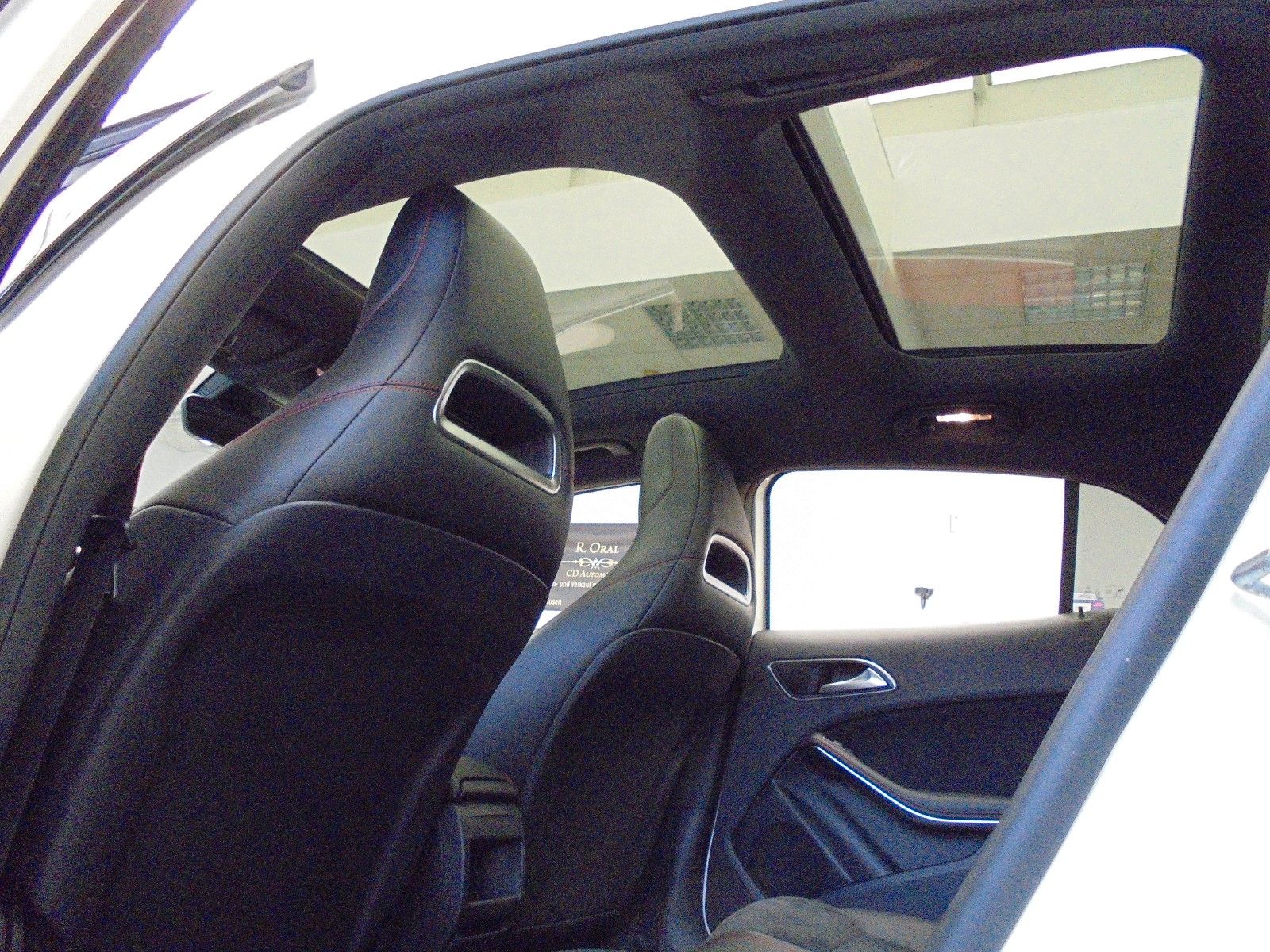 Fahrzeugabbildung Mercedes-Benz GLA 200 Aut./AMG Line/Panorama/Navi/