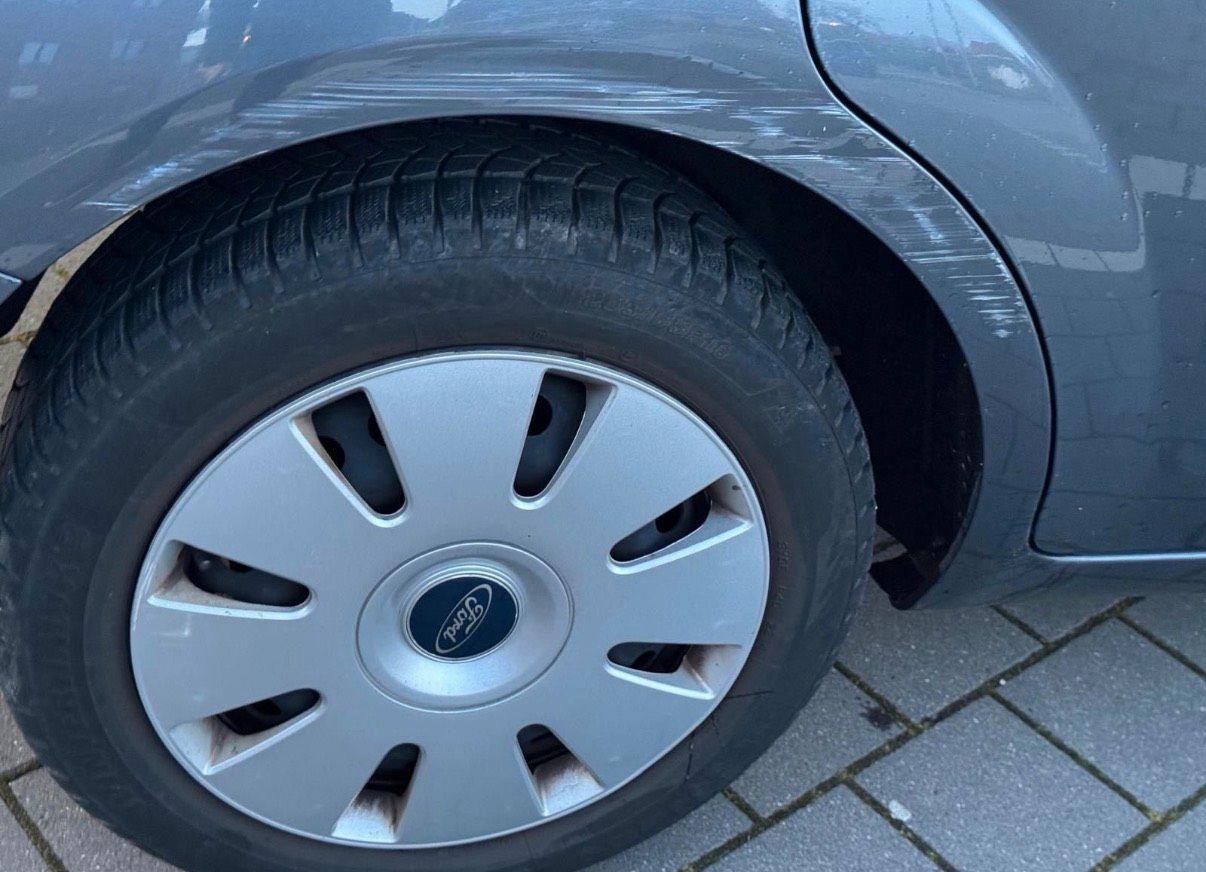 Ford Focus 2006 — photo 8