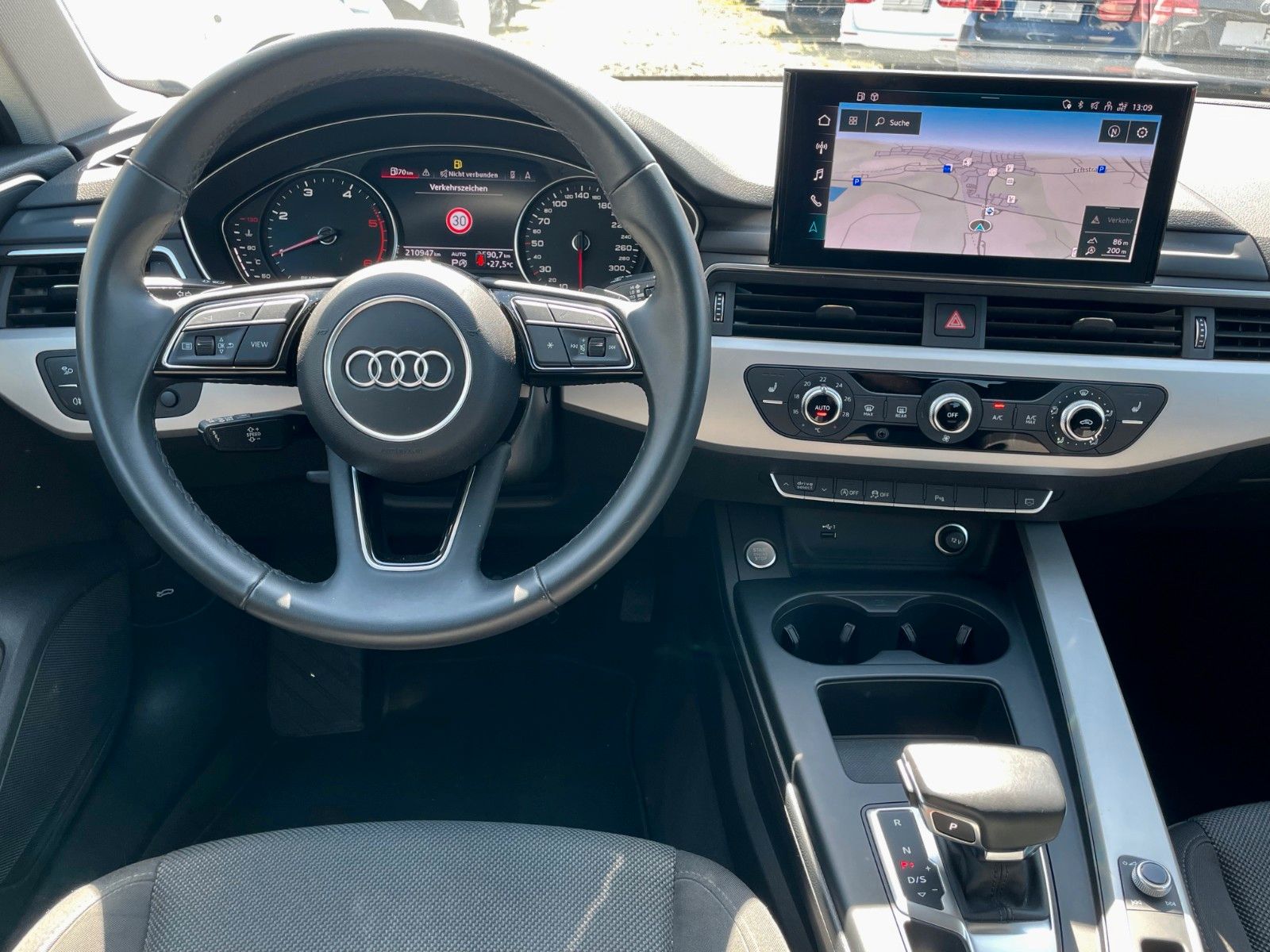 Fahrzeugabbildung Audi A4 Avant 35 TDI Aut. Navi LED AHK Kamera 1.HAND