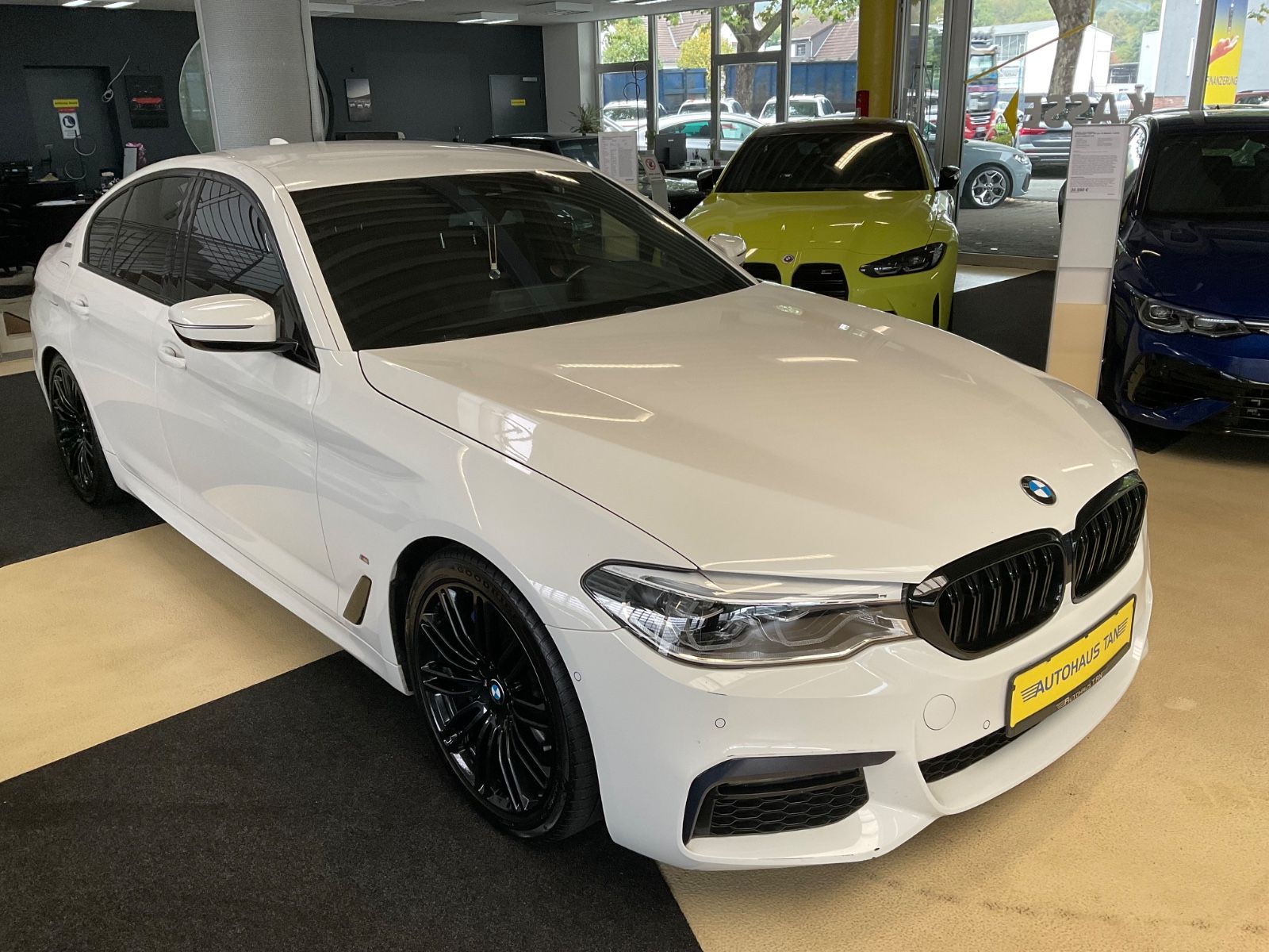 Fahrzeugabbildung BMW 530 e M Sport*Head-Up Display