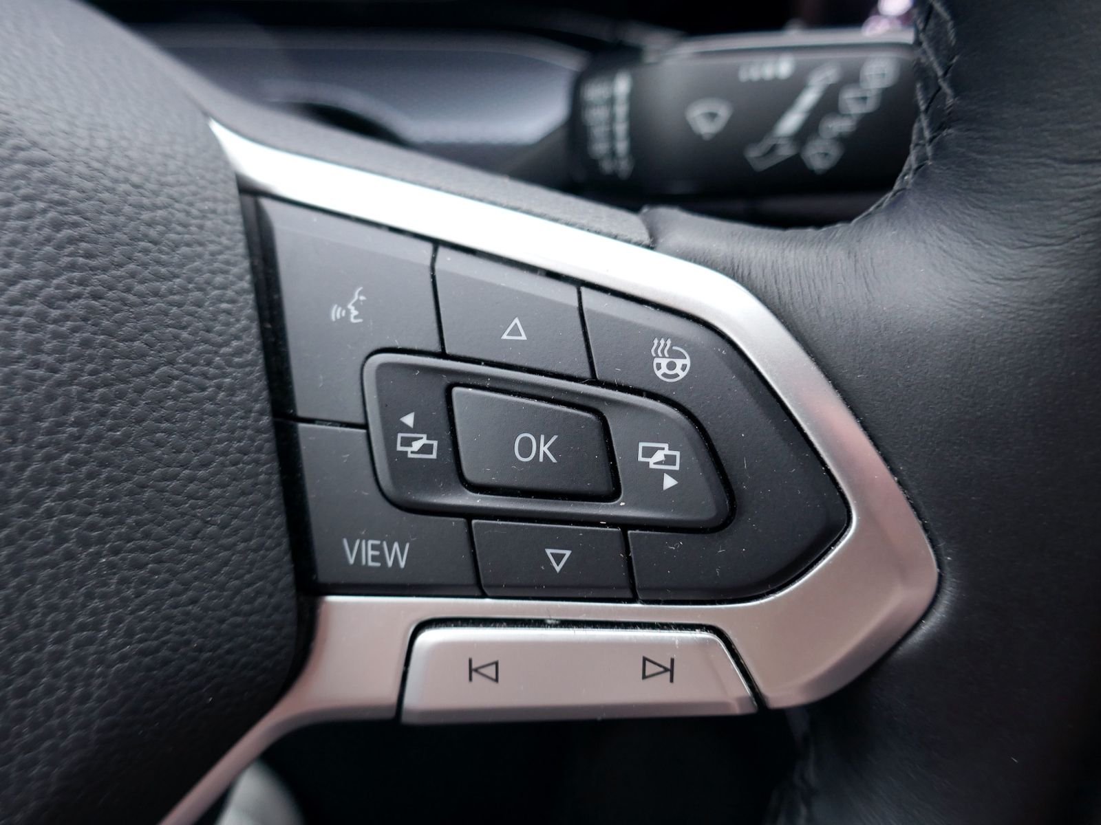 Fahrzeugabbildung Volkswagen Golf VIII UNITED 1.0 TSI | LED PDC Navi App