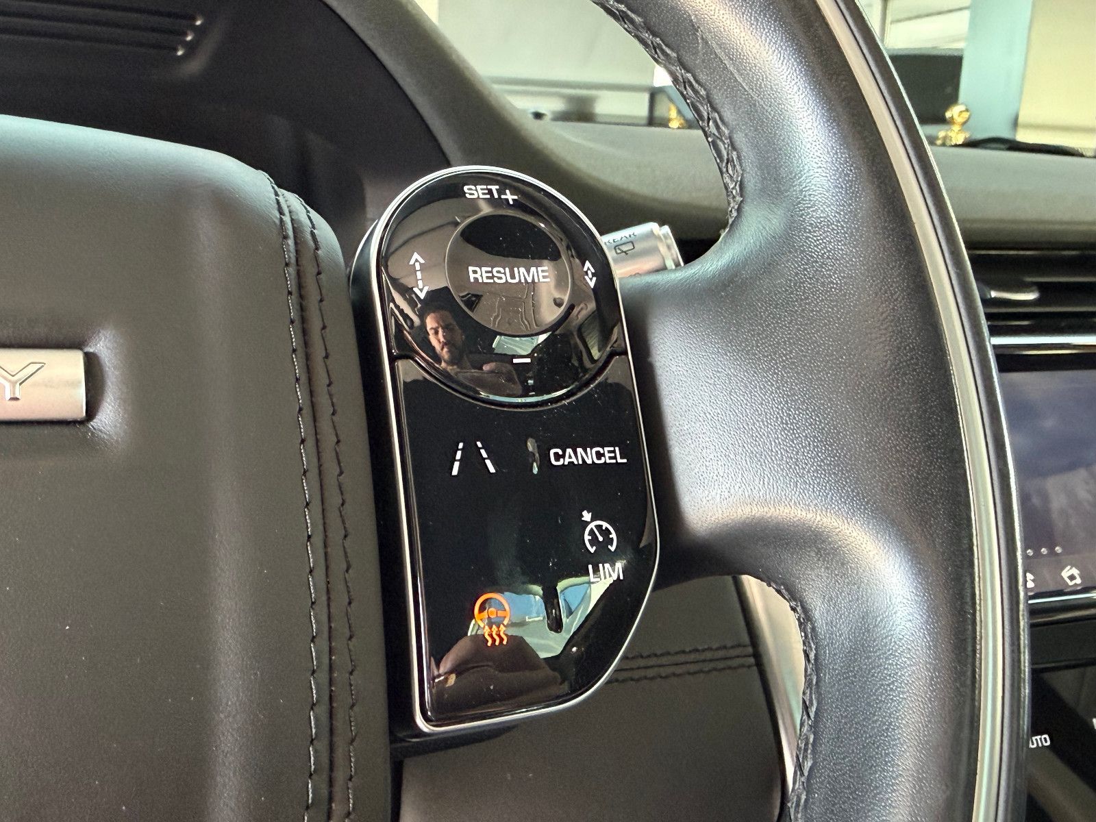Fahrzeugabbildung Land Rover Discovery Sport S /PANORAMA/HUD/KAMERA/ACC