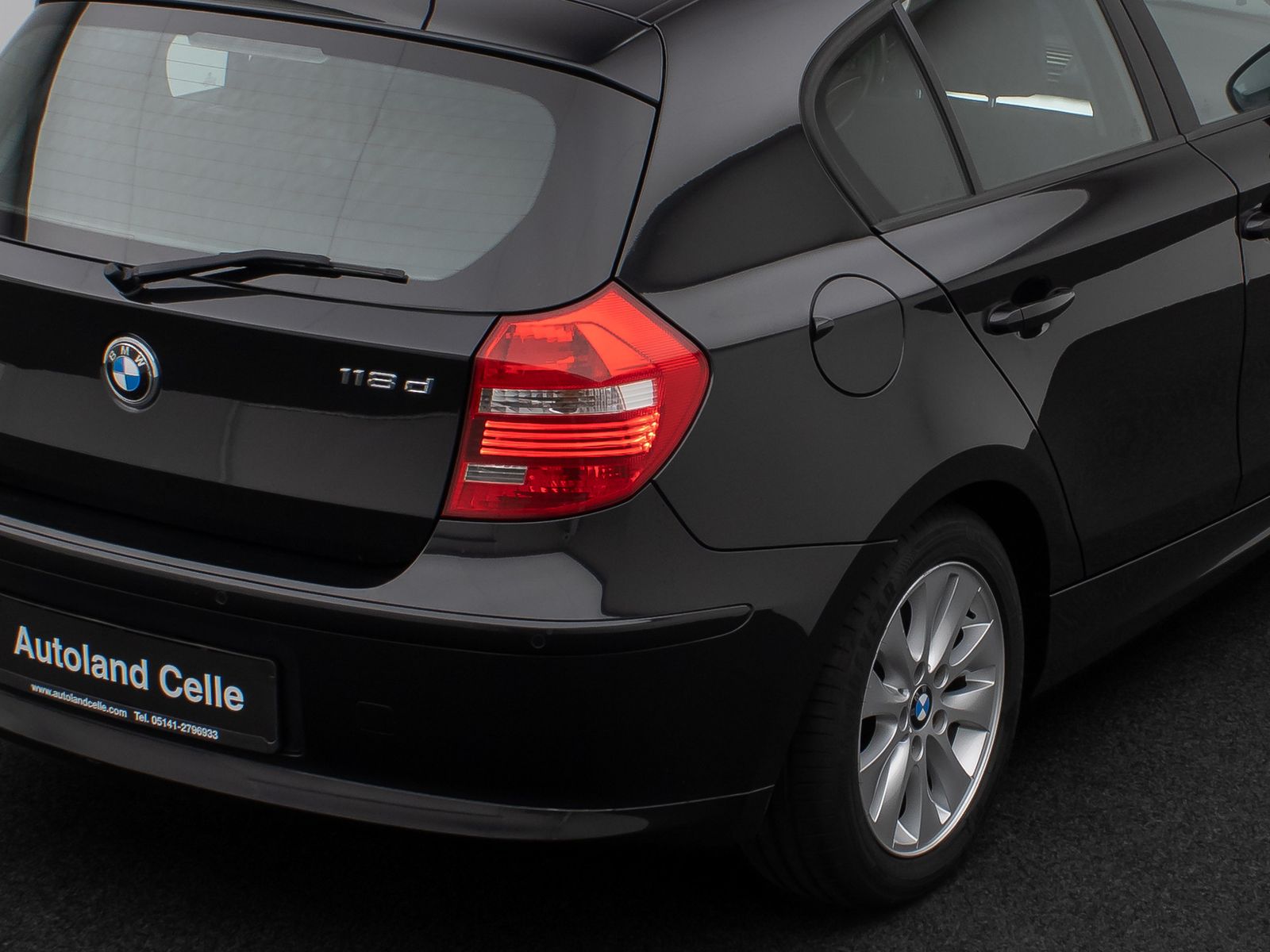 Fahrzeugabbildung BMW 118d Glasdach Navi Sitzhzg Xenon PDC 8Fach