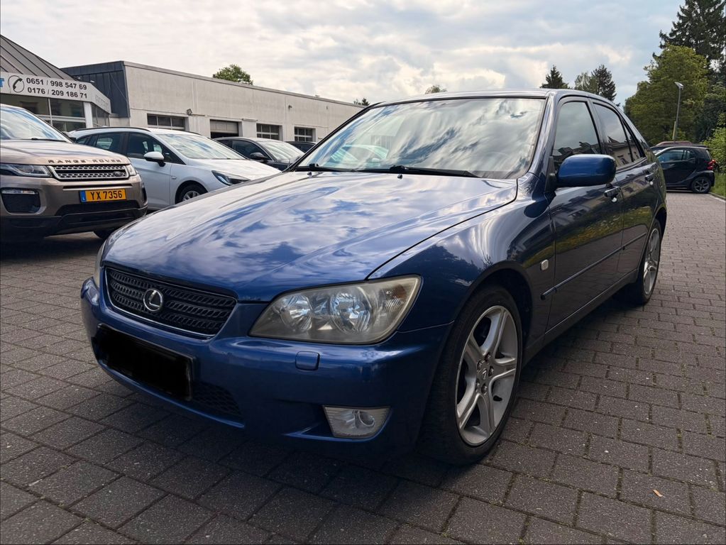 Lexus IS 200