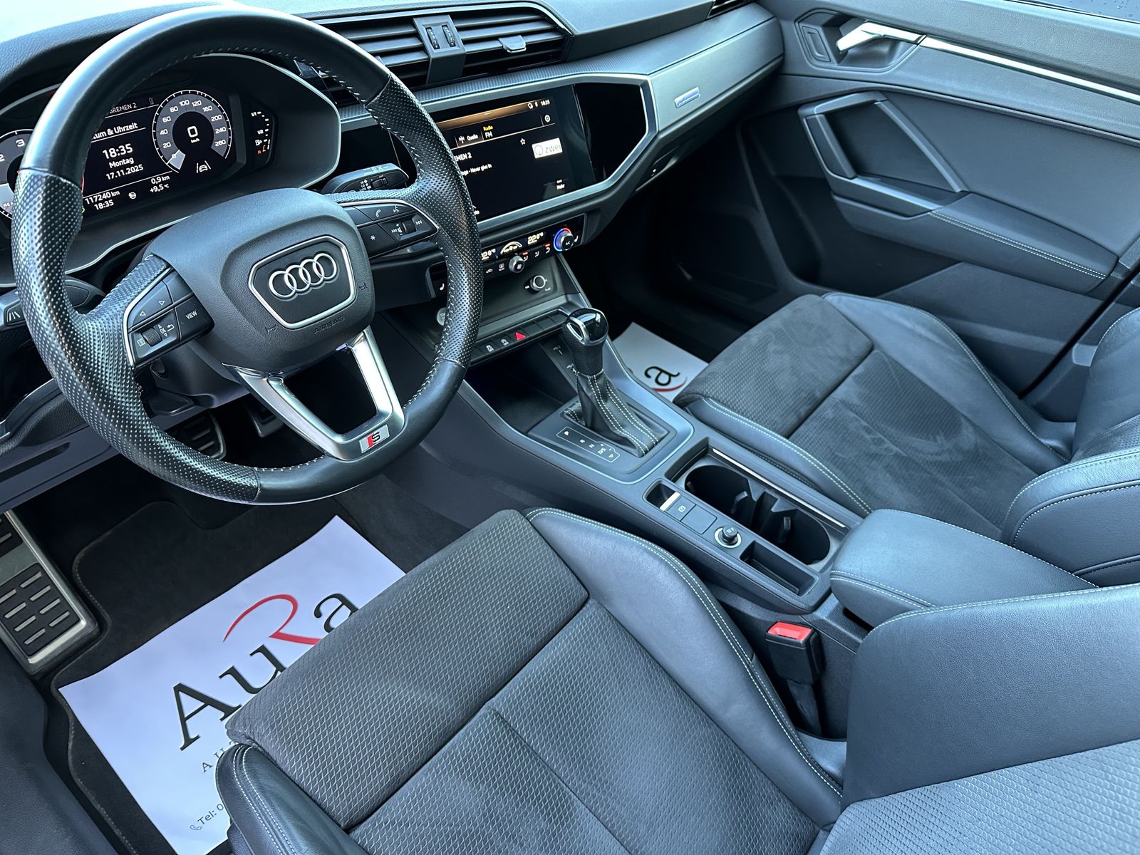Fahrzeugabbildung Audi Q3 35 TDI S-Line LED+PANO+AHK+STANDHEIZUNG+18ZO
