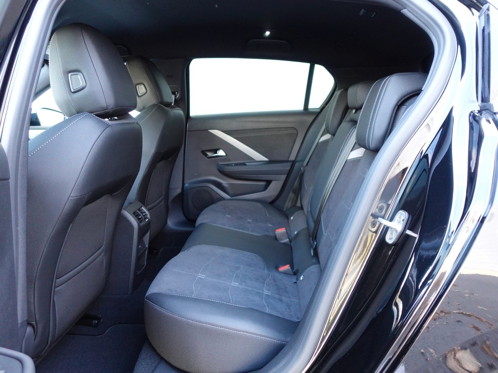 Fahrzeugabbildung Opel Astra GS 1.2 Hybrid AUTOMATIK,Navi,Kamera,Sitzhz