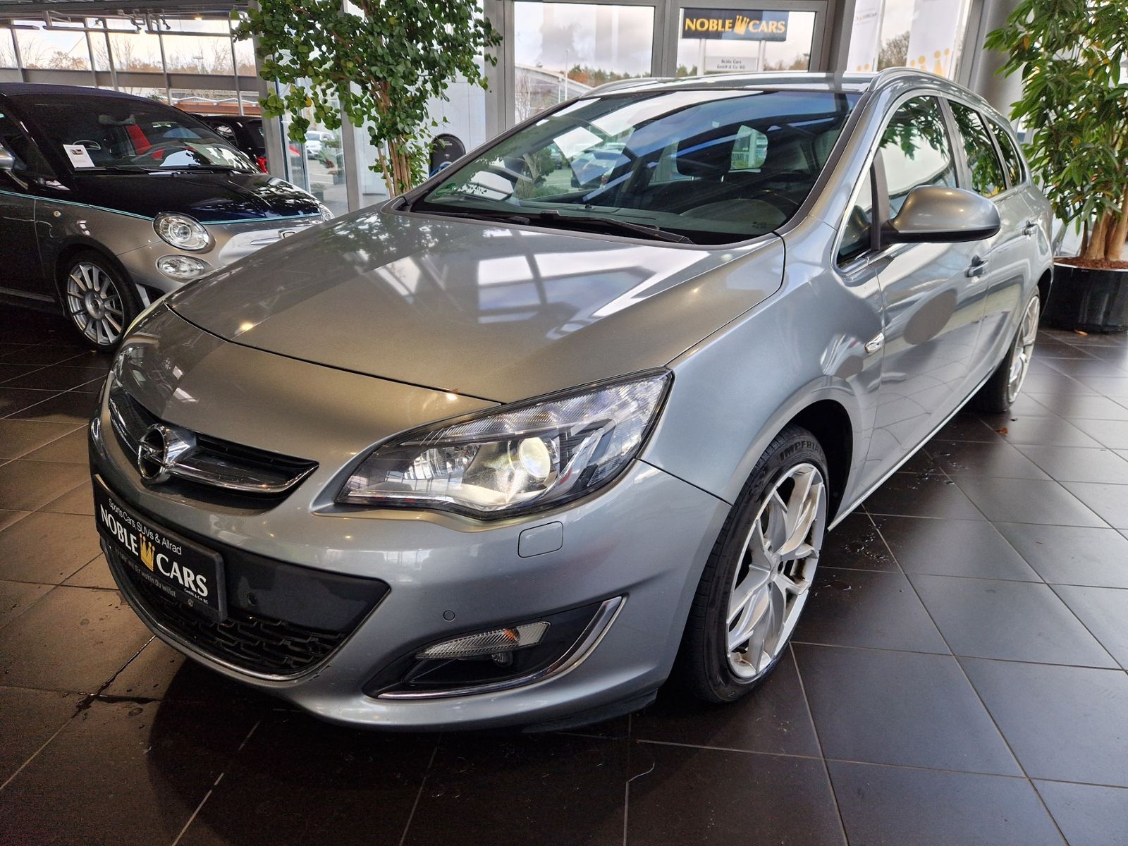 Fahrzeugabbildung Opel Astra J Sports Tourer Innovation XENON NAVI