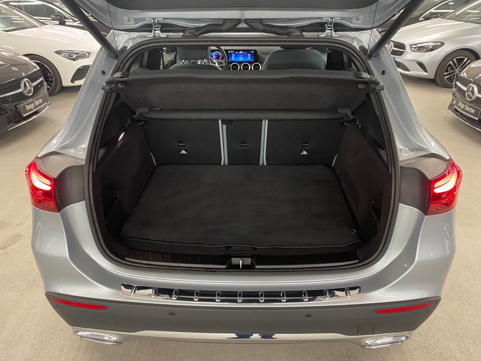 Fahrzeugabbildung Mercedes-Benz GLA 180 Progressive*Kamera*LED*Sportsitz*CarPlay