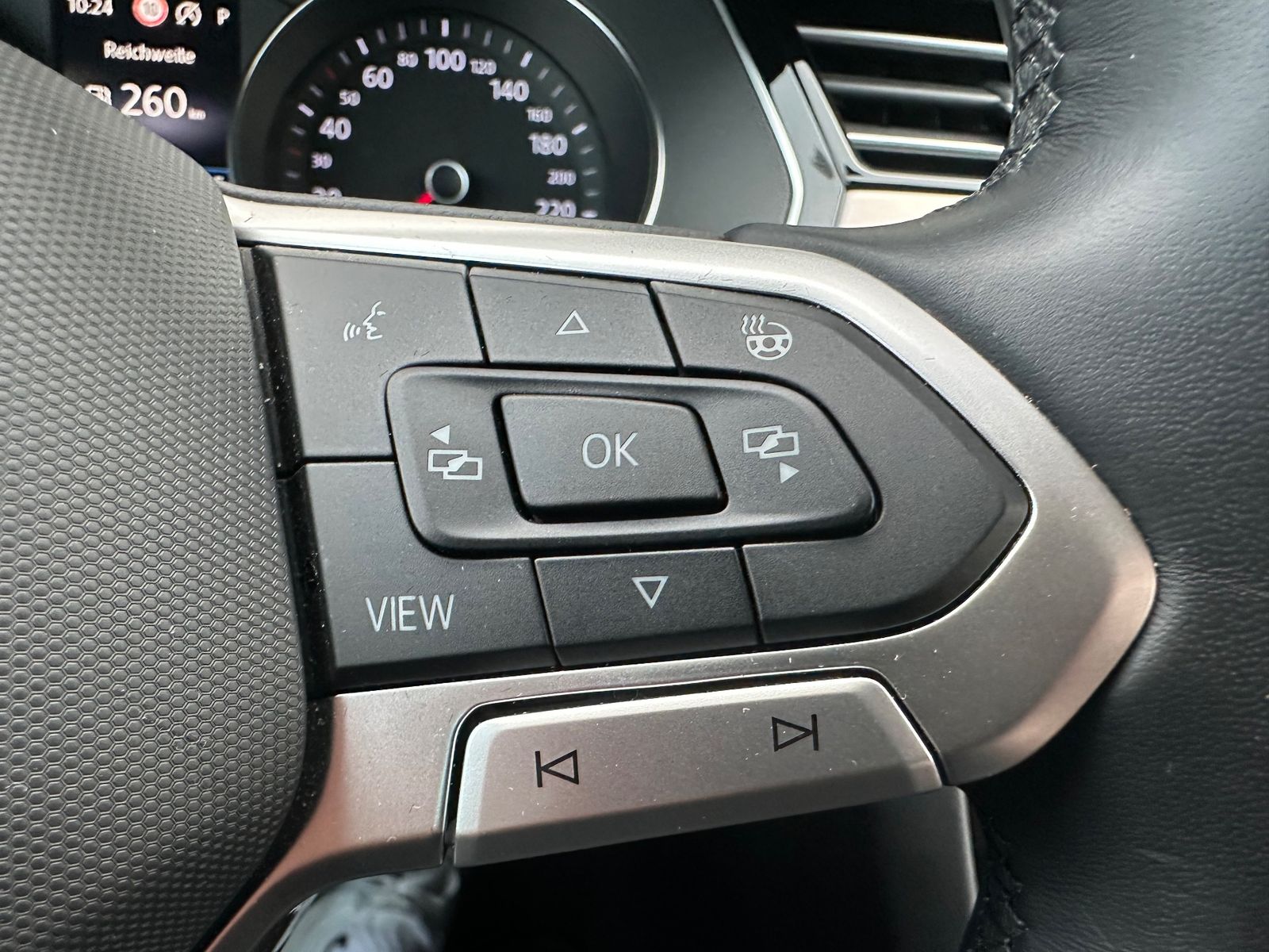 Fahrzeugabbildung Volkswagen Passat Variant 2.0 TDI DSG Elegance NAV+LED+PANO