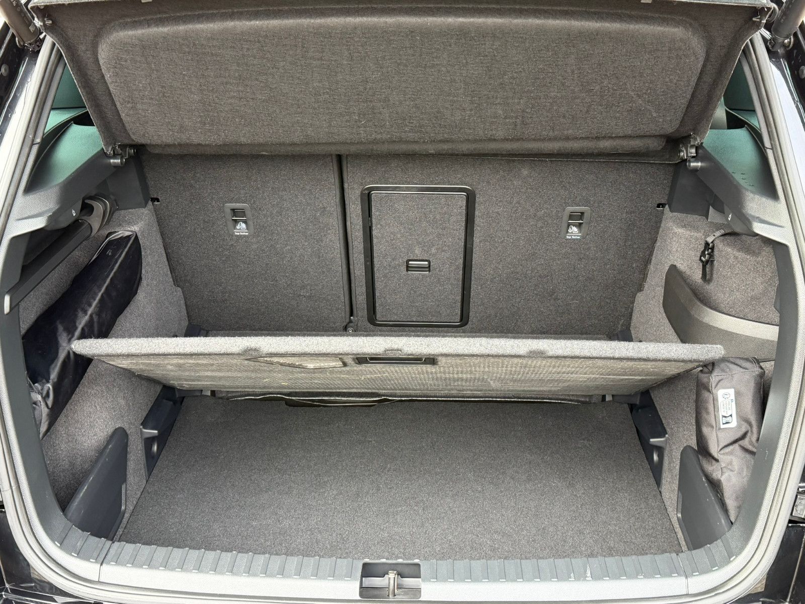 Fahrzeugabbildung SKODA Karoq Sportline 2.0 TSI  4x4 PANO ACC