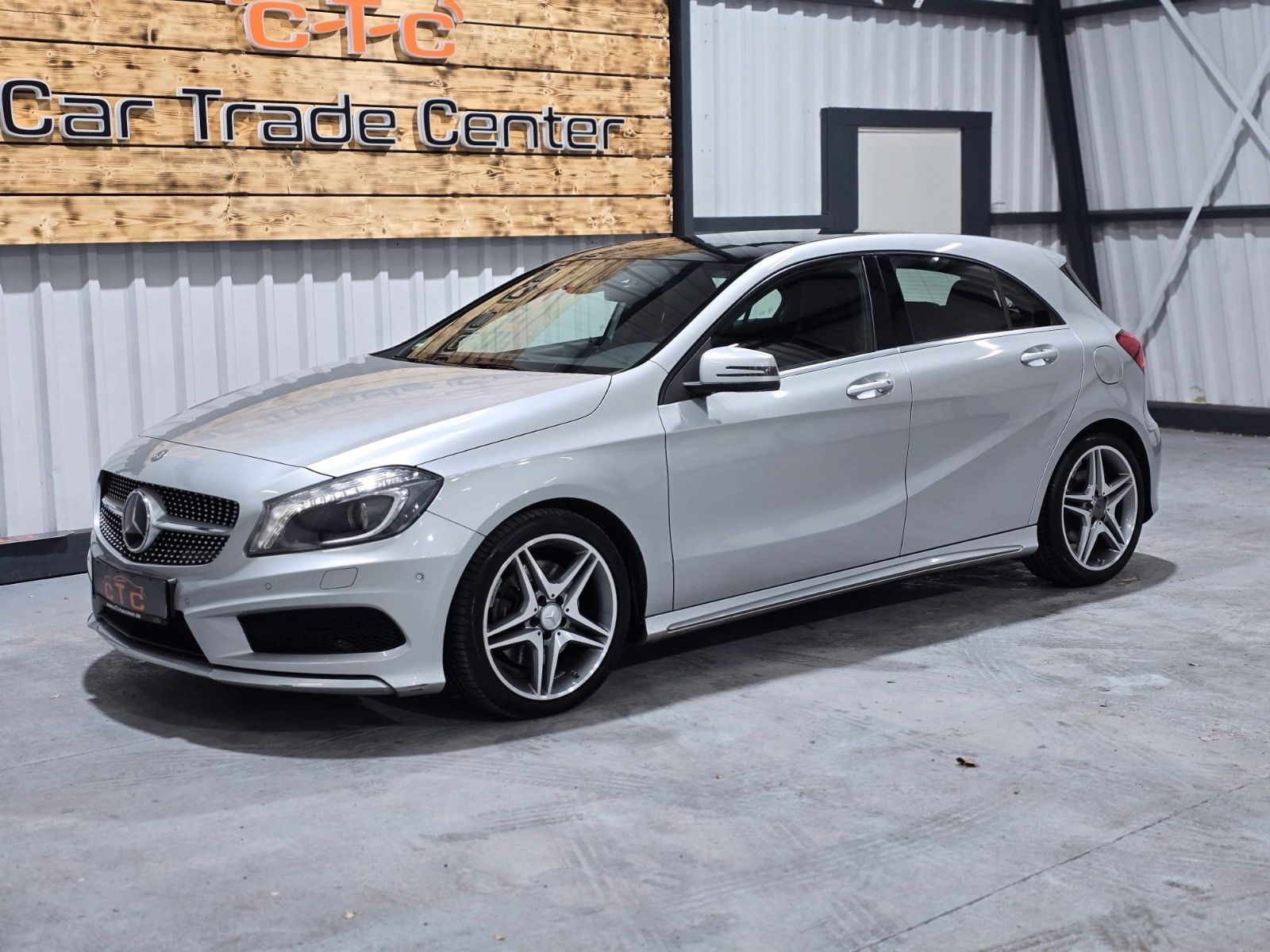 Fahrzeugabbildung Mercedes-Benz A250 AMG-Line/Panorama/Navi/8fach/TÜV-NEU