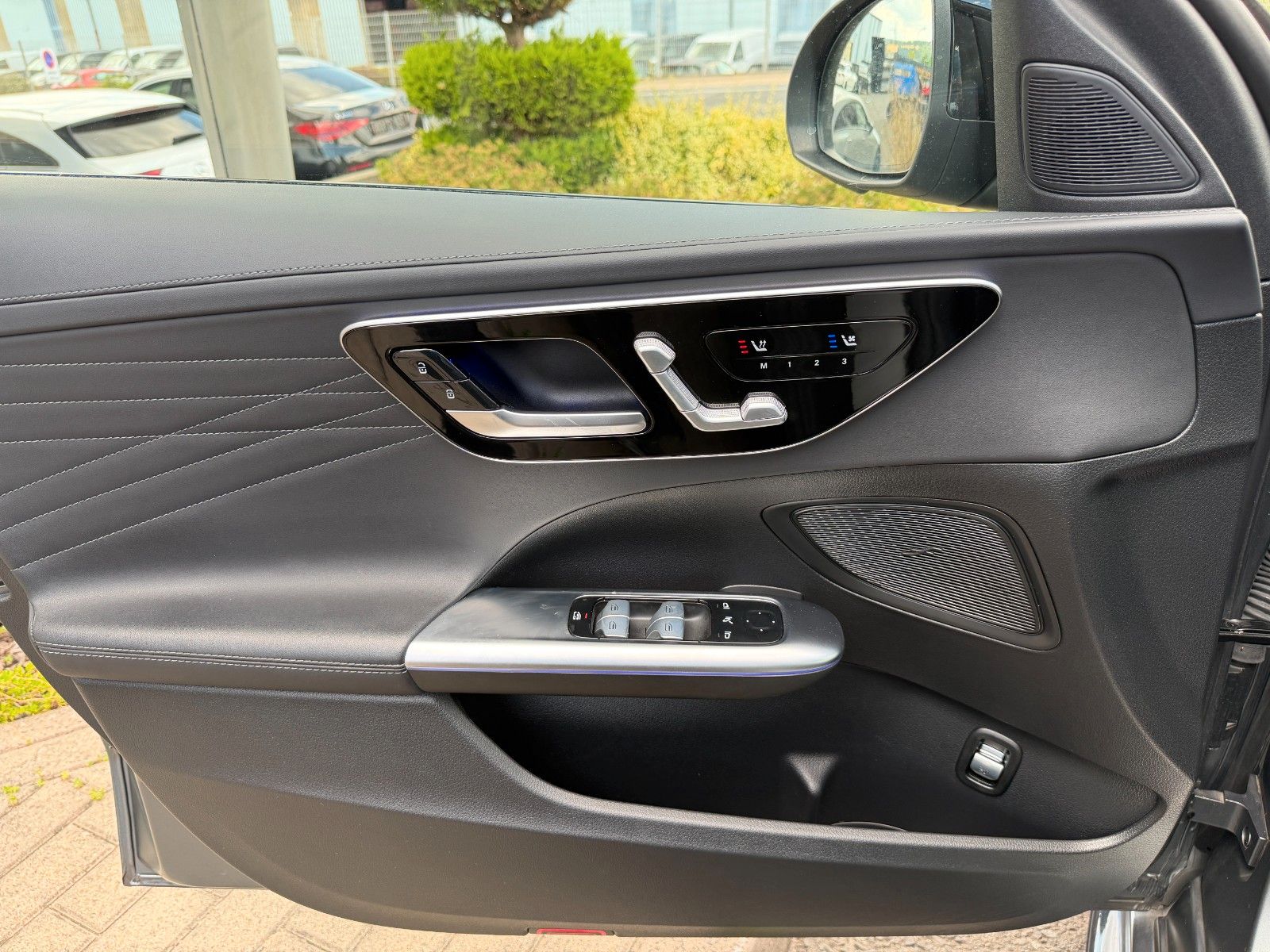 Fahrzeugabbildung Mercedes-Benz C 43 AMG T HUD+Pano+360°+StdH+Digital+Distr+20"