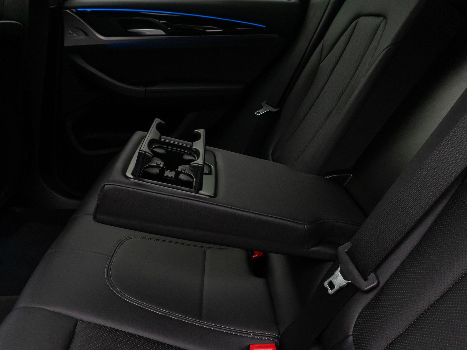 Fahrzeugabbildung BMW X3 xD30e Laser Kamera HUD DAB AHK Komfort 19Zoll