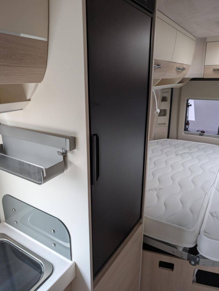 Fahrzeugabbildung Eura Mobil Van V 595 HB Captain-Chair-Sitze, Solar, Skyroof