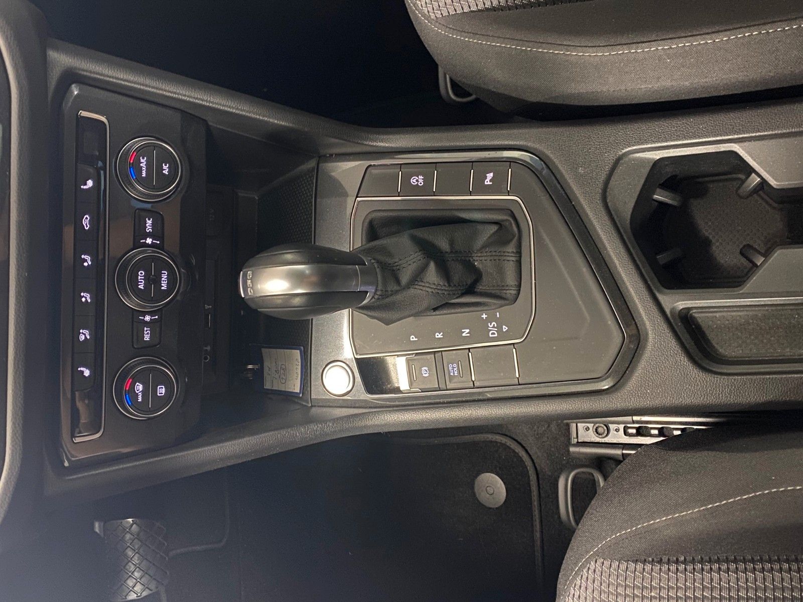Fahrzeugabbildung Volkswagen Tiguan 1.4 TSI ACT DSG Trendline+NAVI+LED+TEMPOM