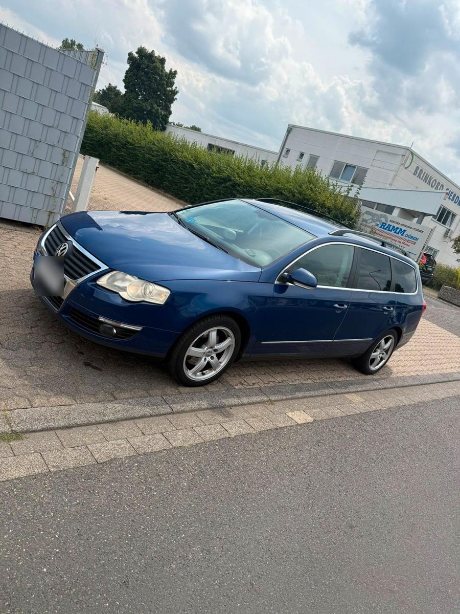 Volkswagen Passat 2006 — rear view
