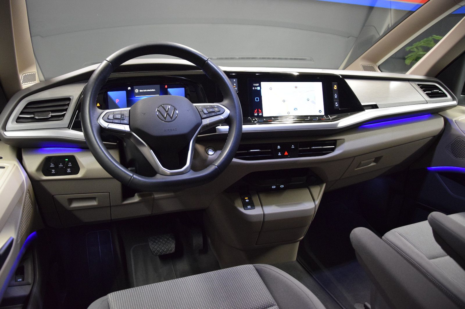 Fahrzeugabbildung Volkswagen T7 Multivan Edition ACC Standheizung AHK Kamera
