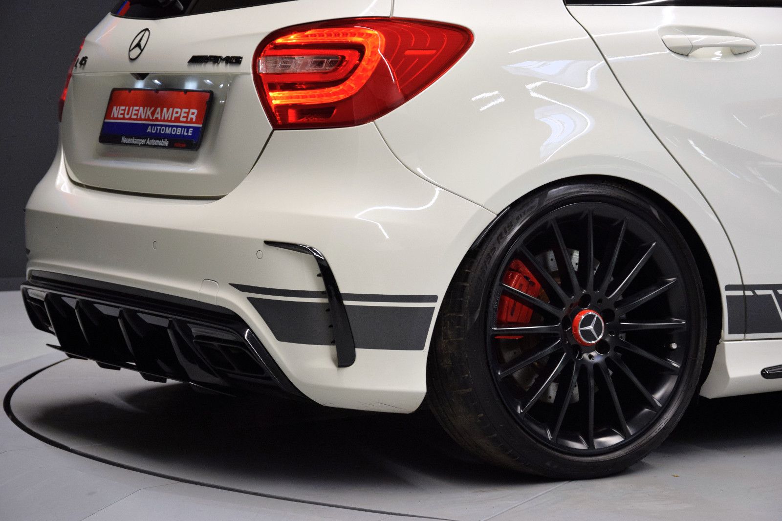 Fahrzeugabbildung Mercedes-Benz A45 AMG EDITION ONE AERO PERFORM PANO DRIVERS