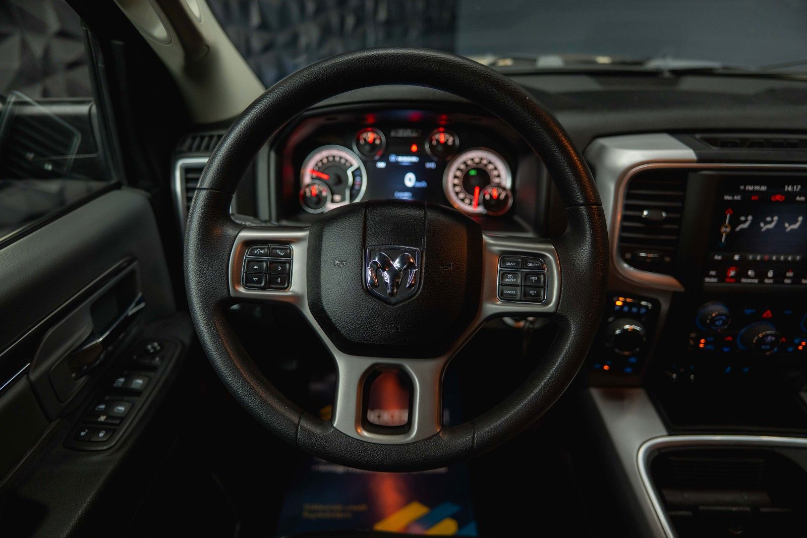 Fahrzeugabbildung Dodge RAM 5.7 V8 HEMI 4x4 Offroad Night LONGBED *LPG*