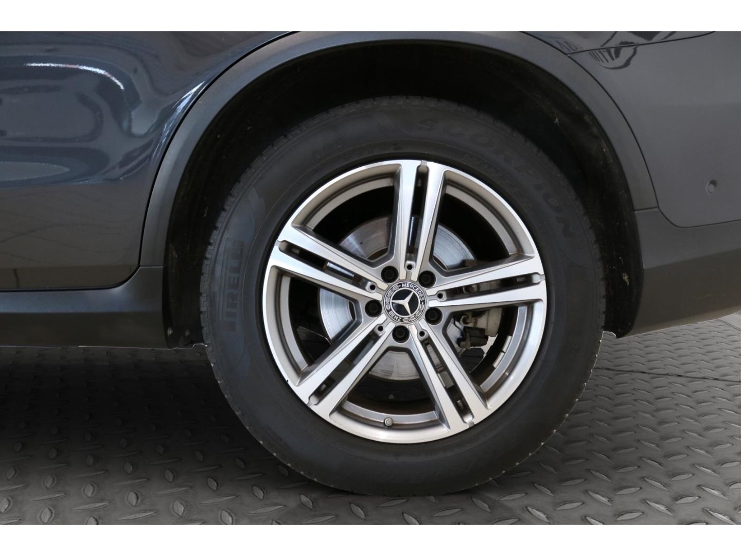 Fahrzeugabbildung Mercedes-Benz GLC 200 4Matic e. Heckklappe AHK Navi LED