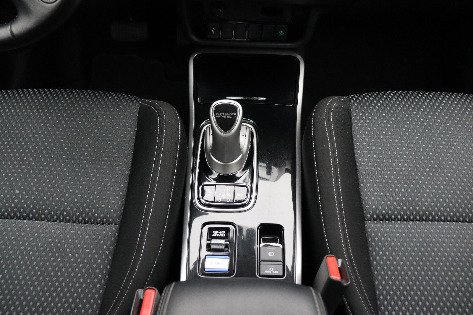 Fahrzeugabbildung Mitsubishi Outlander PHEV 2.4 Basis 4WD AHK