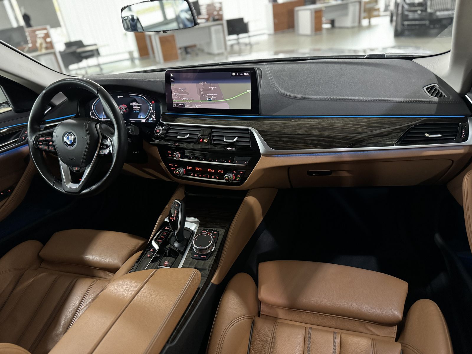 Fahrzeugabbildung BMW 530e xD Luxury Line Kamera HUD DAB HiFi Komfort