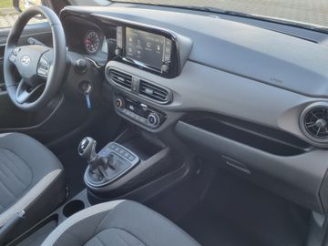 Fahrzeugabbildung Hyundai New i10 1.2 TREND Automatik KOMFORT SHZ PDC