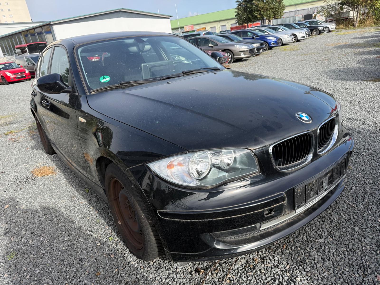BMW 116 2009 — салон