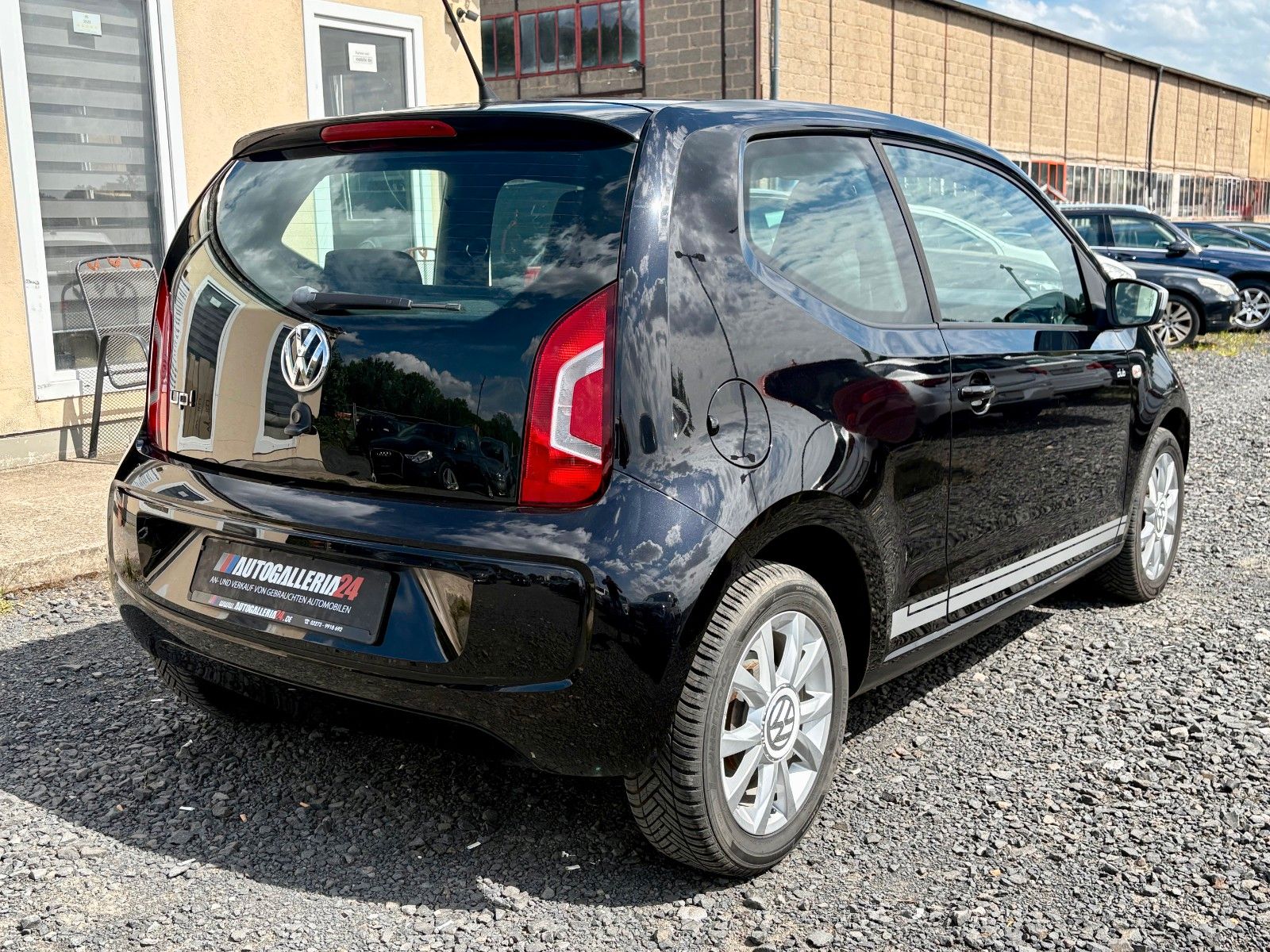 Fahrzeugabbildung Volkswagen up! club up! Navi Klima TÜV 05/2027 Scheckheft