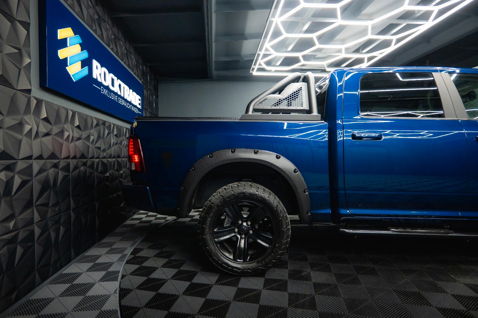 Fahrzeugabbildung Dodge RAM 5.7 V8 HEMI 4x4 OFFROAD Night Edition *19%*