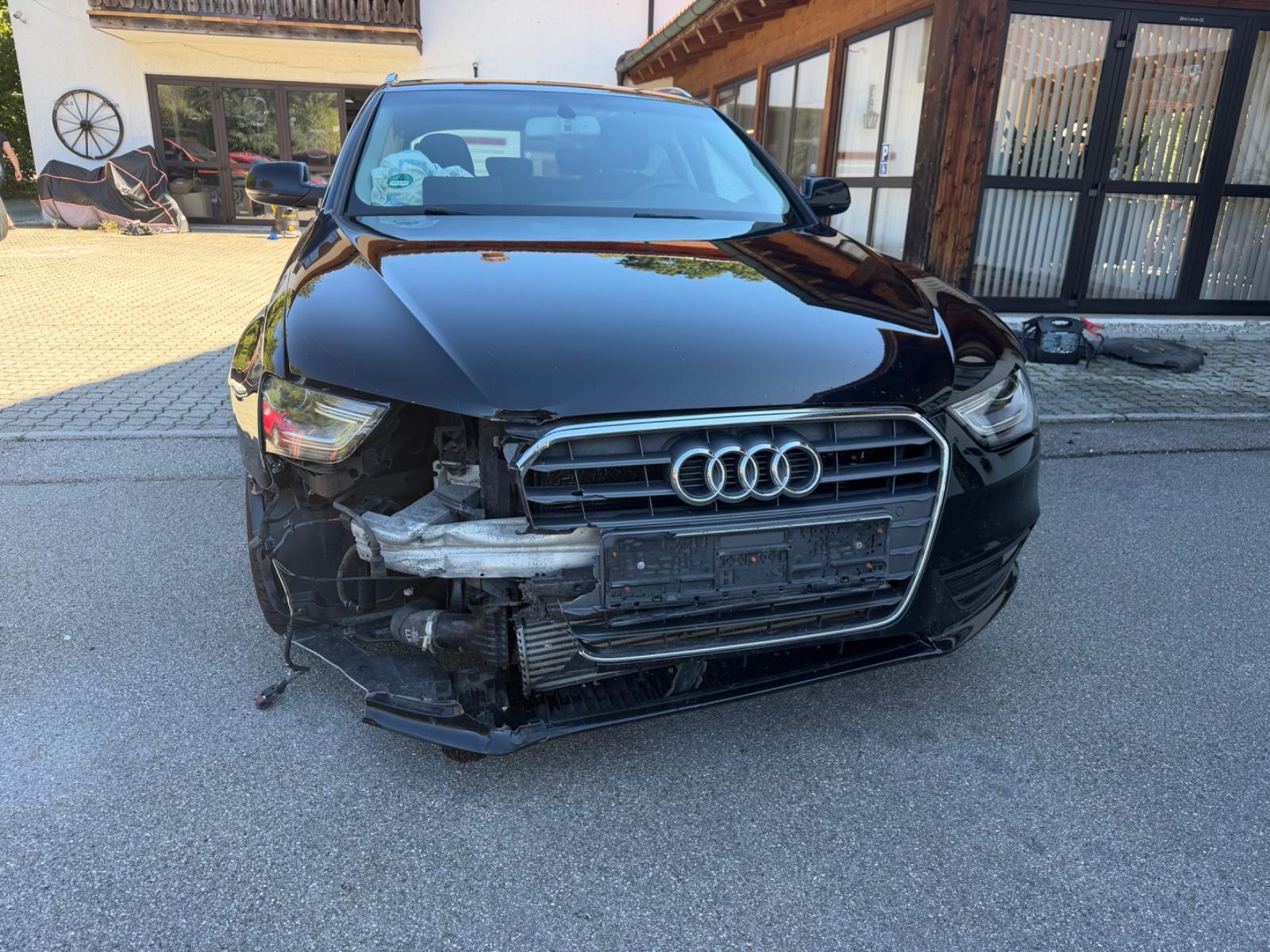 Audi A4 2014 — rear view