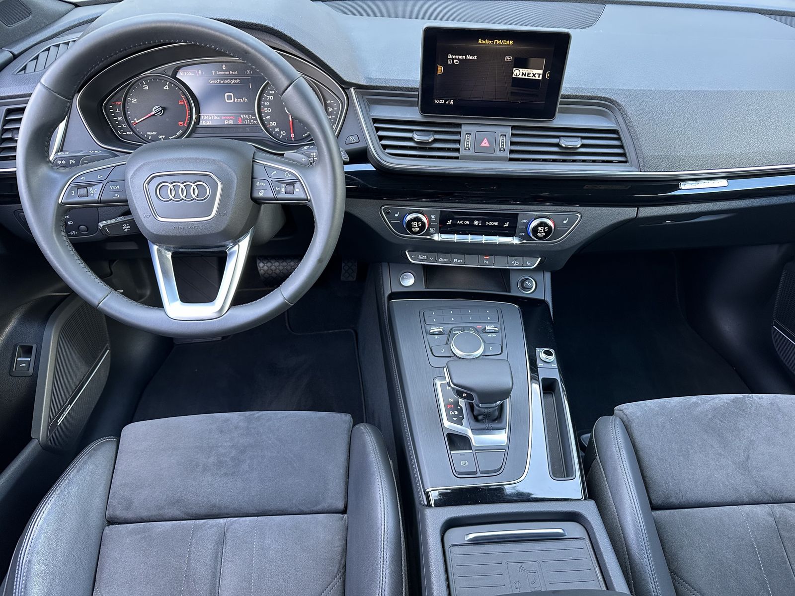 Fahrzeugabbildung Audi Q5 40 TDI Qu S-Line NAV+LED+B&O+TEMPOMAT+19ZOLL