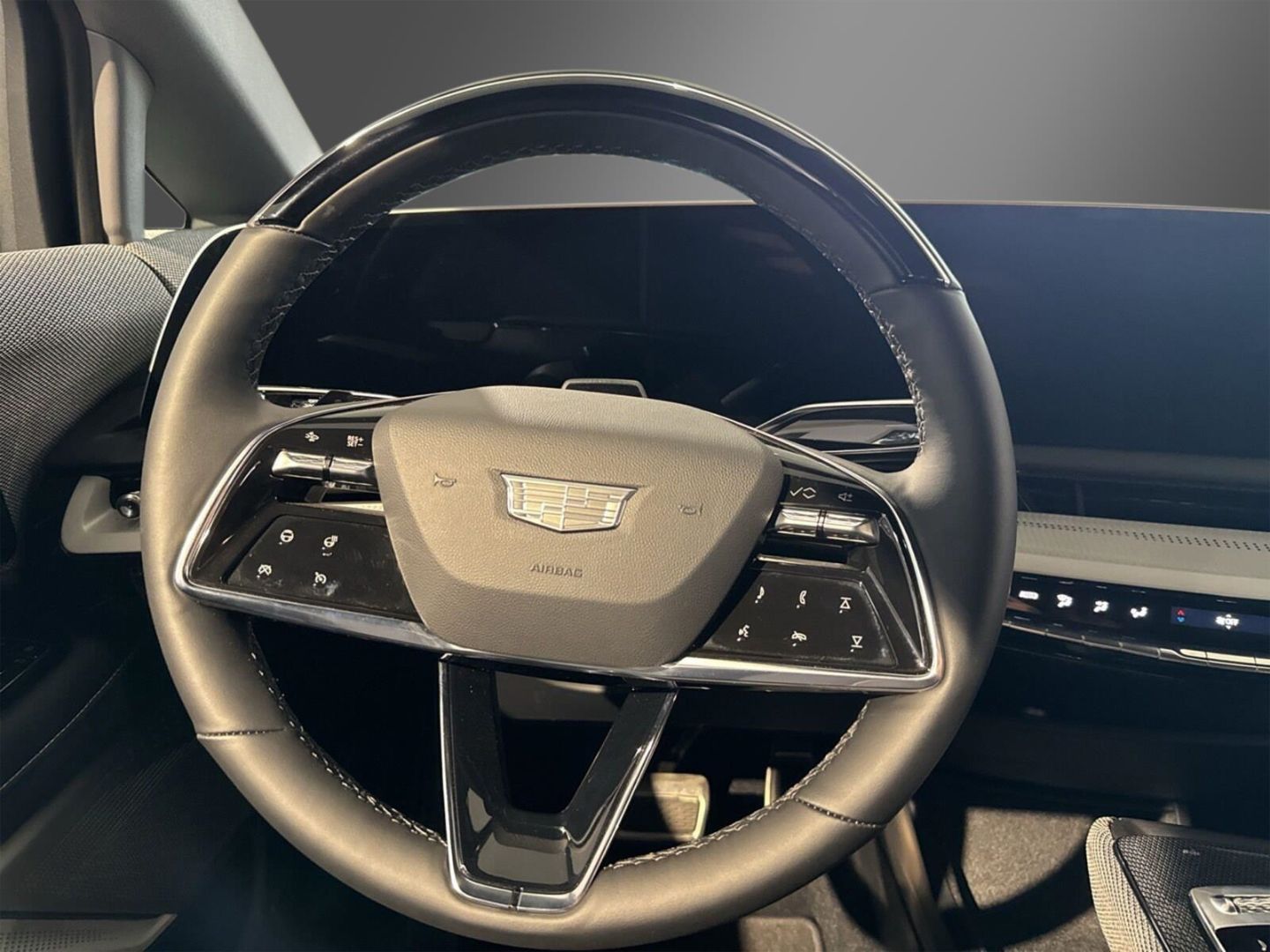Fahrzeugabbildung Cadillac OPTIQ AWD Studio Edition 1 of 50 inkl. Winterrad