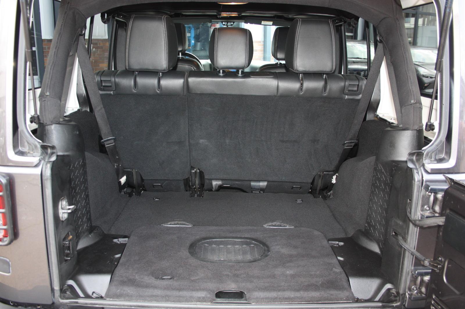 JEEP WRANGLER 2.8 SAHARA AUTO. GPS / CUIR / ATTELAGE / LED | 200 ch | 4X4 | ATTELAGE FIXE | PANORAMA | SELLERIE CUIR