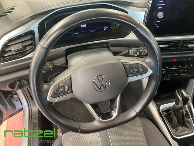 Fahrzeugabbildung Volkswagen T-Roc 1.5 TSI DSG Life LED ACC App Connect Digit