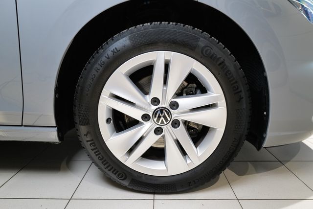 Volkswagen Golf VIII 1.0eTSI DSG Life StdHz Navi ACC Led