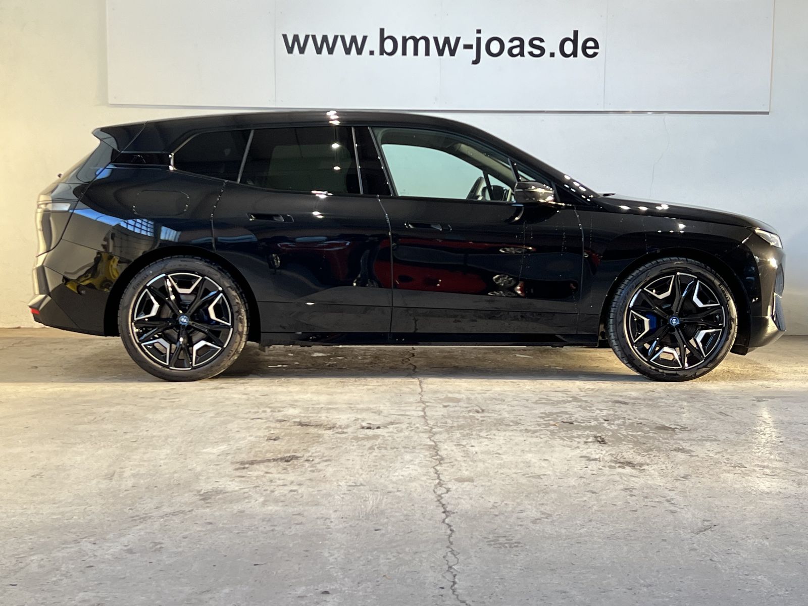 Fahrzeugabbildung BMW iX xDrive50 Sportpaket Head-Up DAB AHK