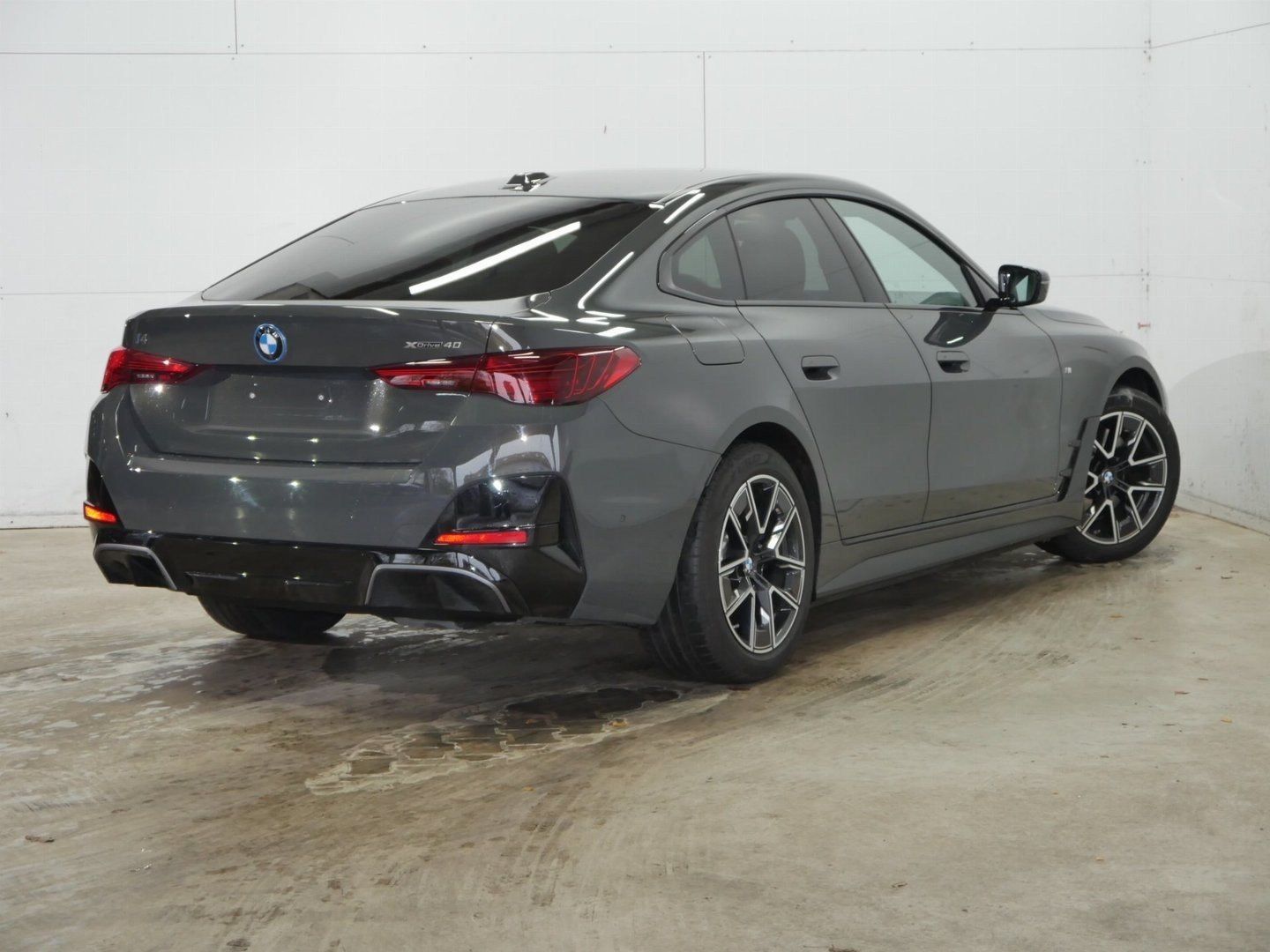 Fahrzeugabbildung BMW i4 xDrive40 Gran Coupé, Parking Assistant Plus