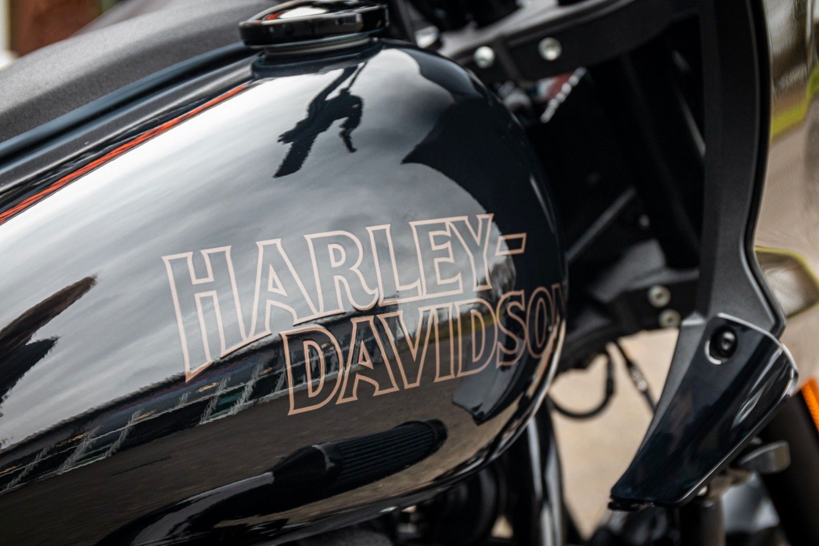 Fahrzeugabbildung Harley-Davidson FXLRST LOW RIDER ST 117 MY23 - CLUBSTYLE - J&H -