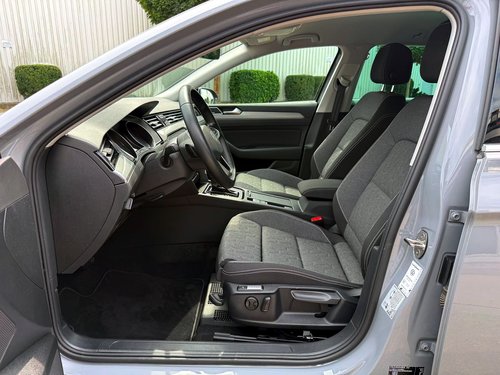 Fahrzeugabbildung Volkswagen Passat Variant 2.0TSI DSG Business ACC 360° H&K