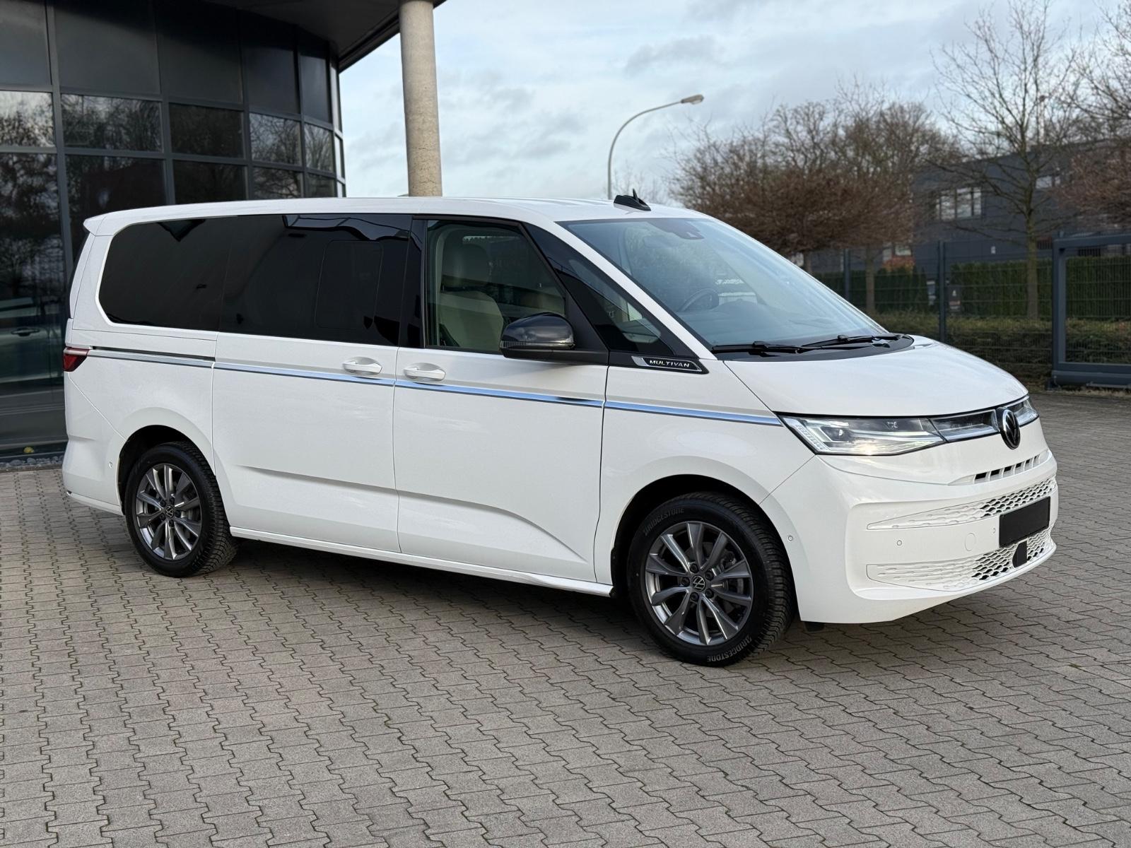 Volkswagen T7 Multivan Style lang LÜ 7-Sitzer NAVI AHK ACC