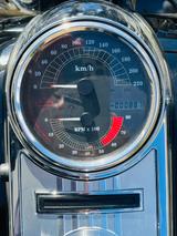 Harley-Davidson Road King Classic, wenig km, Garage - Offers