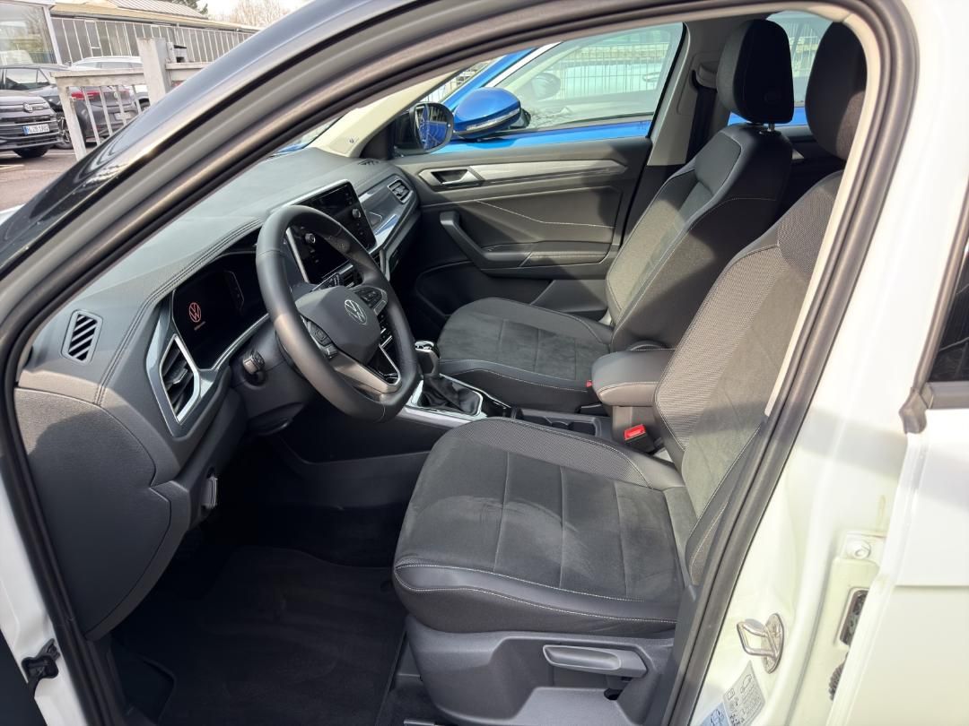 Fahrzeugabbildung Volkswagen T-ROC Style 1.5 TSI DSG,AHK,IQ-Light,el.Kofferr.