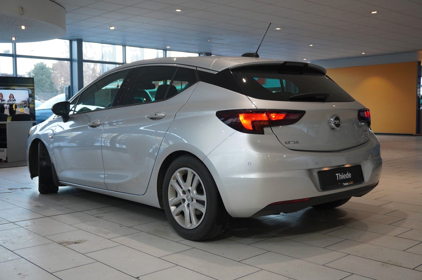 Fahrzeugabbildung Opel Astra K Lim. 1.4T INNOV. NAVI/LED/KAMERA/TEMP.