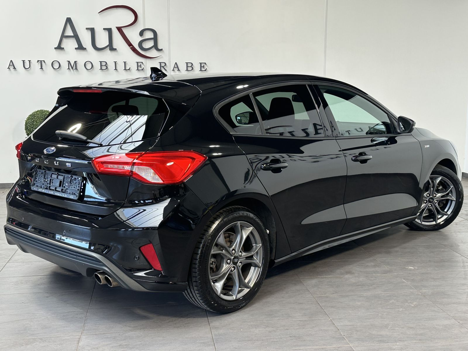 Fahrzeugabbildung Ford Focus 2.0 EB ST-Line NAV+LED+AHK+HUD+B&O+KAM+ACC