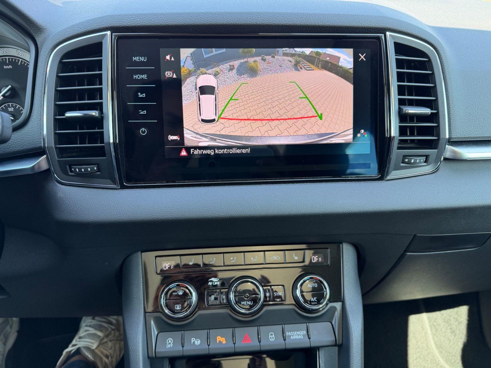 Fahrzeugabbildung SKODA Karoq 2.0 TDI Style°4x4°AHK°DSG°Pano°LED°Kamera°
