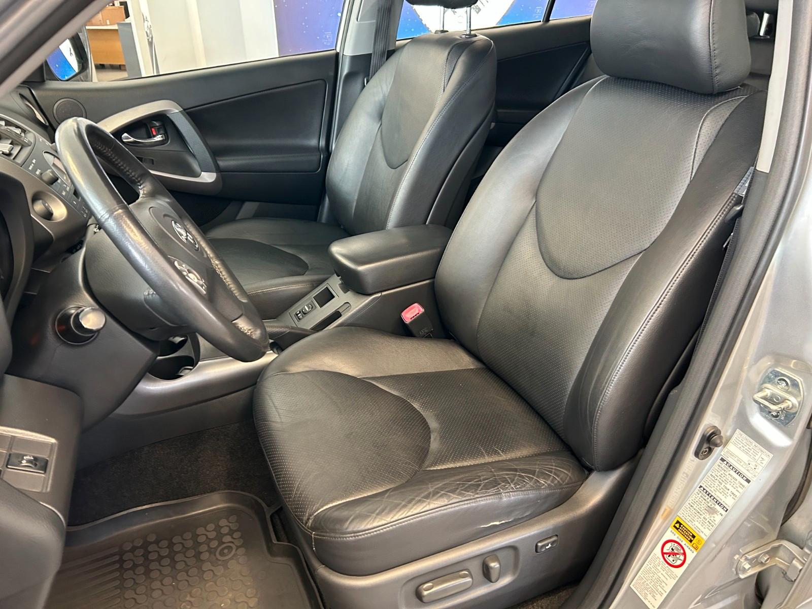 Toyota RAV4 2.0 VVT-i 152 ch 4x4 Executive • Boîte auto • 95 000 km • Cuir • Clim auto